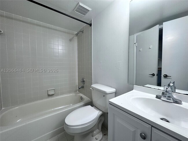 Foto del edificio - 2740 W 63rd St