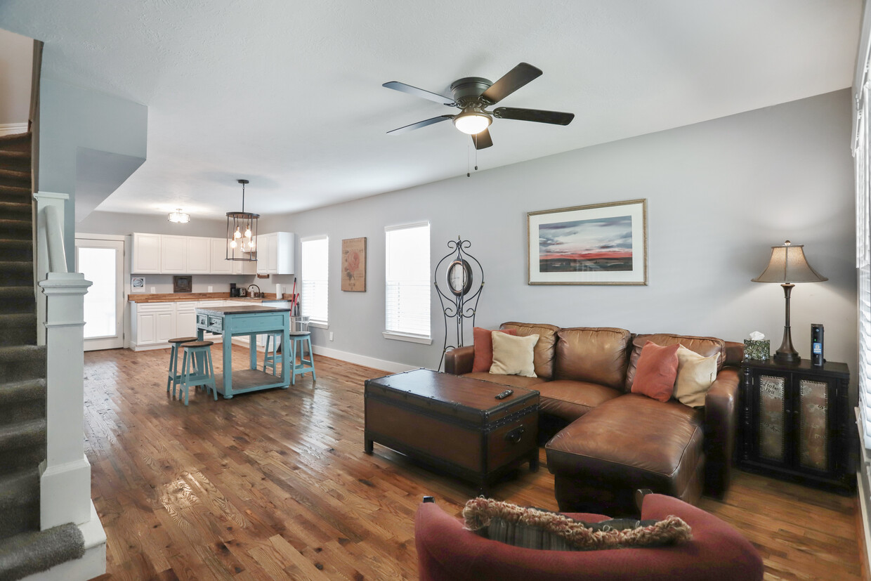 Foto principal - 4950 Polk St
