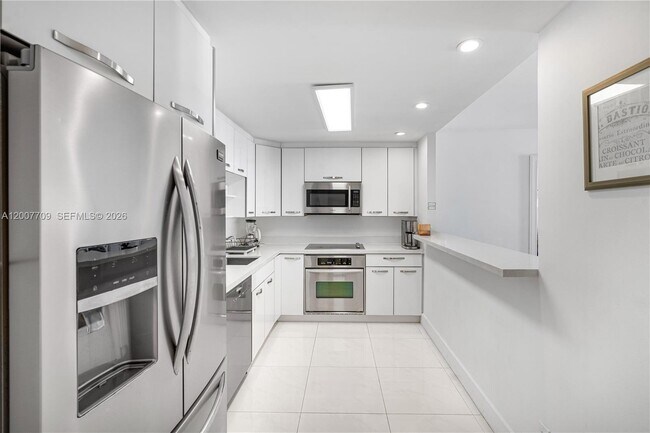 Foto del edificio - 19370 Collins Ave