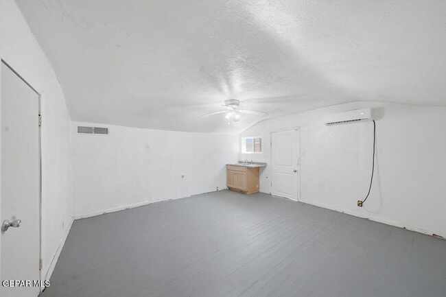 Building Photo - 5833 Ybarra Ct