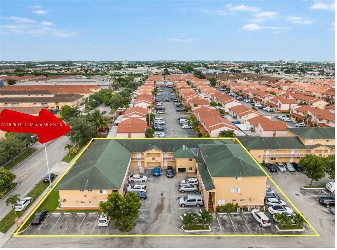 Foto principal - 7965 W 30th Ct