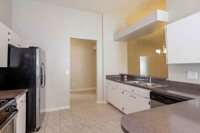 Building Photo - 1430 Maximilian Dr