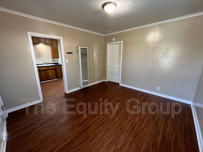 Building Photo - 420 W Willow St