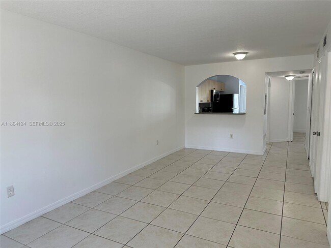 Building Photo - 2910 SE 13th Ave