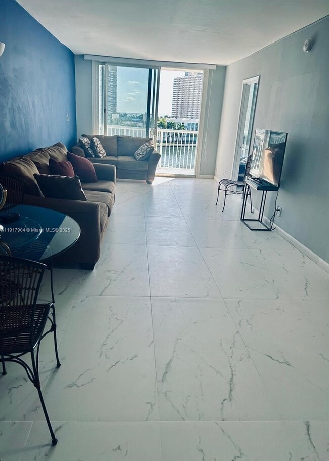 Building Photo - 121 Golden Isles Dr