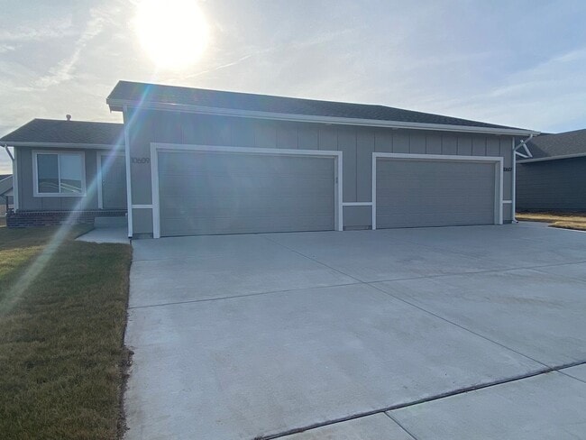 Building Photo - NEW DUPLEX Beautifully Designed For Your C...