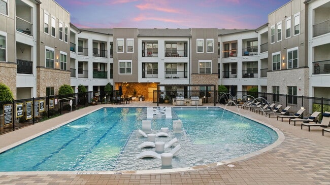 Building Photo - Axis at Watters Creek