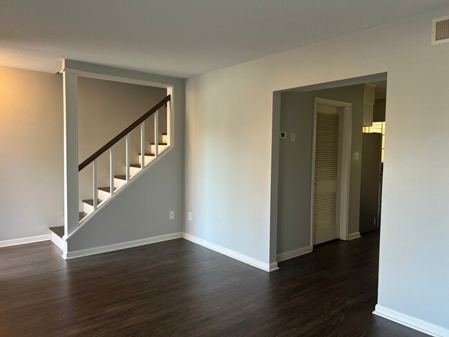 Spacious living room - 1825 Johnson St