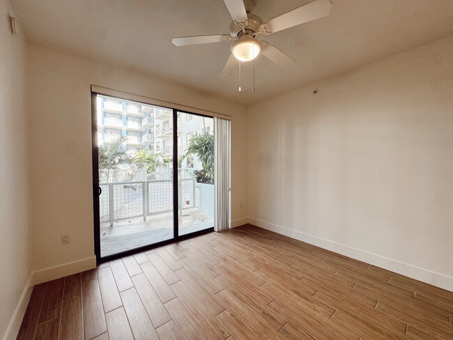 Building Photo - 2162 NE 168th St