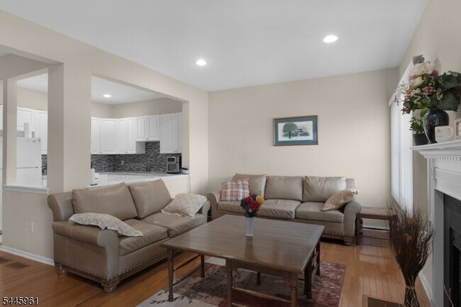 Foto del edificio - 158 Autumn Ridge Rd