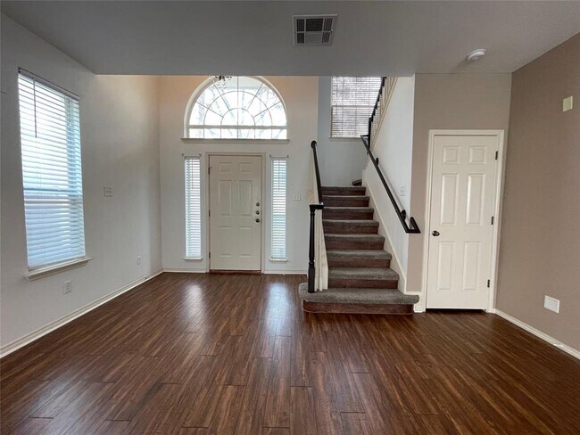 Foto del edificio - 10520 Dunham Forest Rd