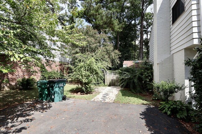Building Photo - 8402 Kalb Rd