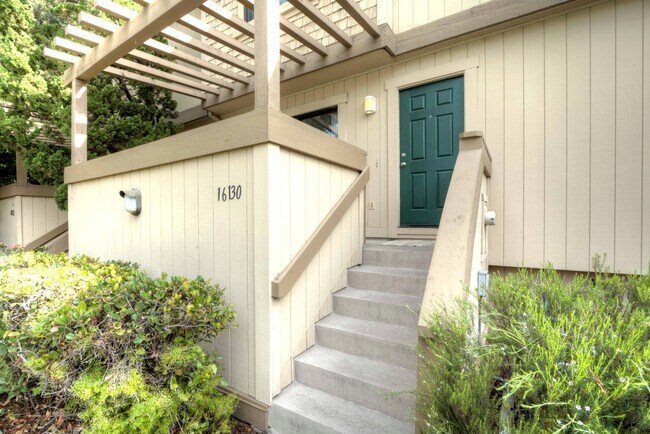 Foto del edificio - 16130 Loretta Ln