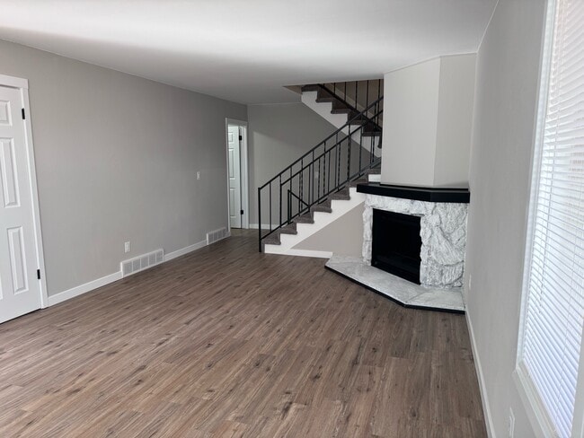Building Photo - 7454 W Roxbury Pl