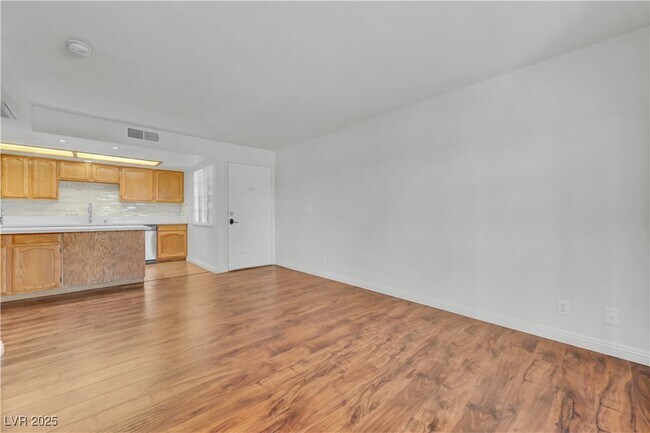 Building Photo - 4330 Sanderling Cir