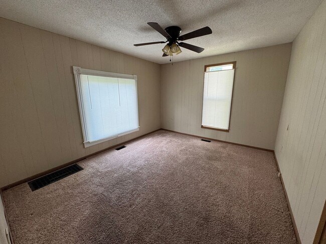 Foto del edificio - 4 bed, 3 bath