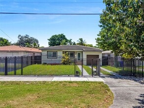Building Photo - 820 NW 31st Ave
