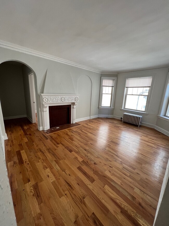 Building Photo - 5042 N Wolcott Ave