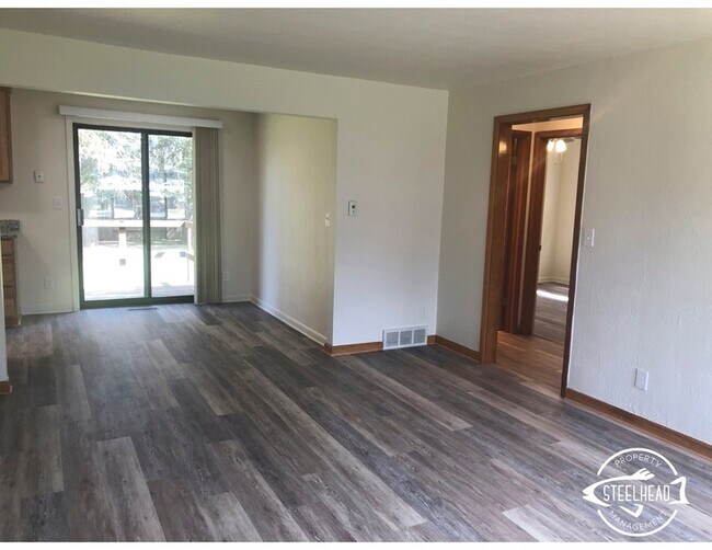 Building Photo - 4560 4th Pl N