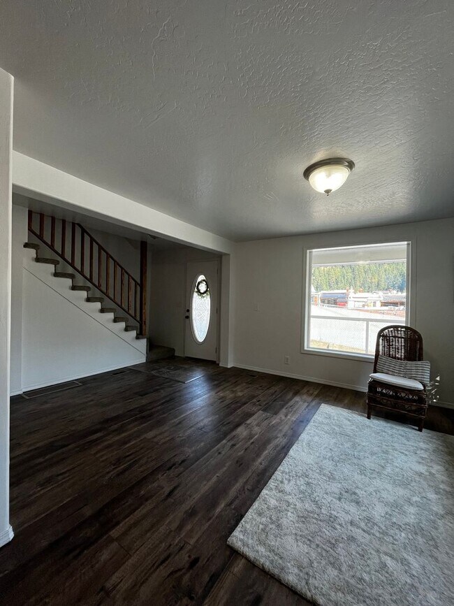 Foto del edificio - 3 bedroom, 2 bath house located in Wallace, Idaho
