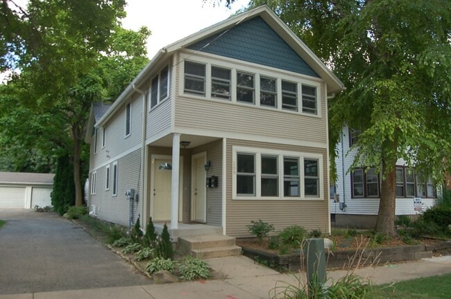 Building Photo - 209 N Few St
