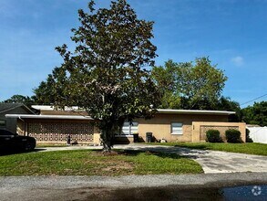 Building Photo - 210 N Lakeshore Dr