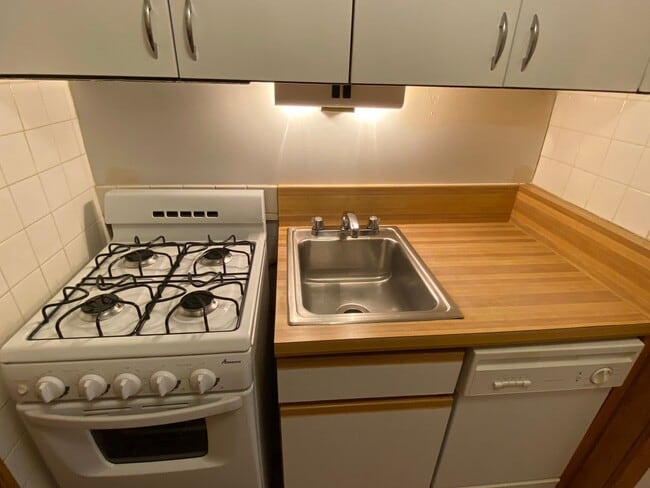 Interior Photo - 2738 N. Pine Grove