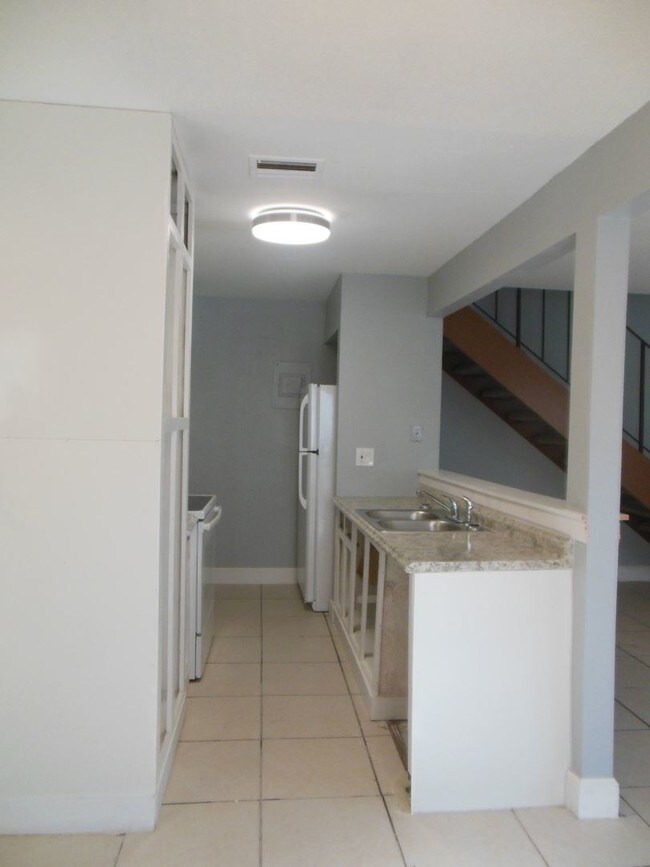 Foto del edificio - 2 br, 1 bath House - 113 E TIFFANY DR #2