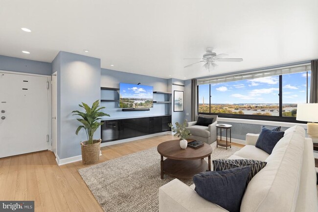 Building Photo - 1021 Arlington Blvd