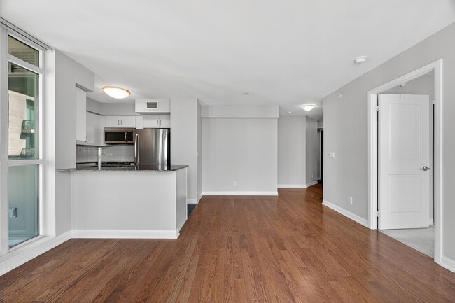 Building Photo - 215 Sherway Gardens Rd