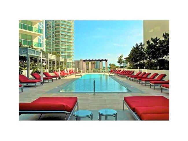 Building Photo - 150 Sunny Isles Blvd