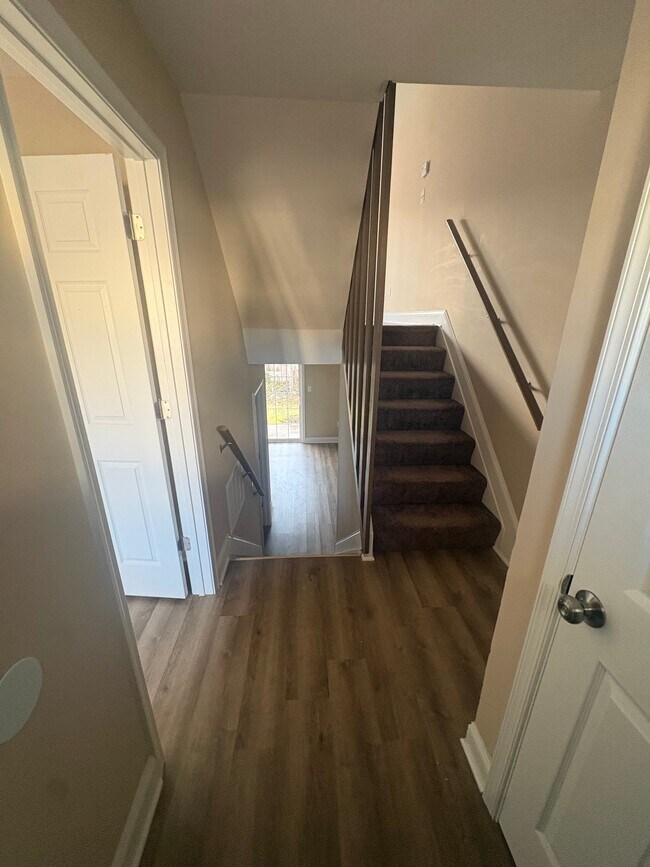 Foto del edificio - 302 Hendrickson Ln
