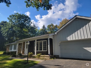 Building Photo - 335 Colgate Ln