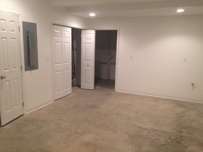 Garage - 520 Broadway Ave