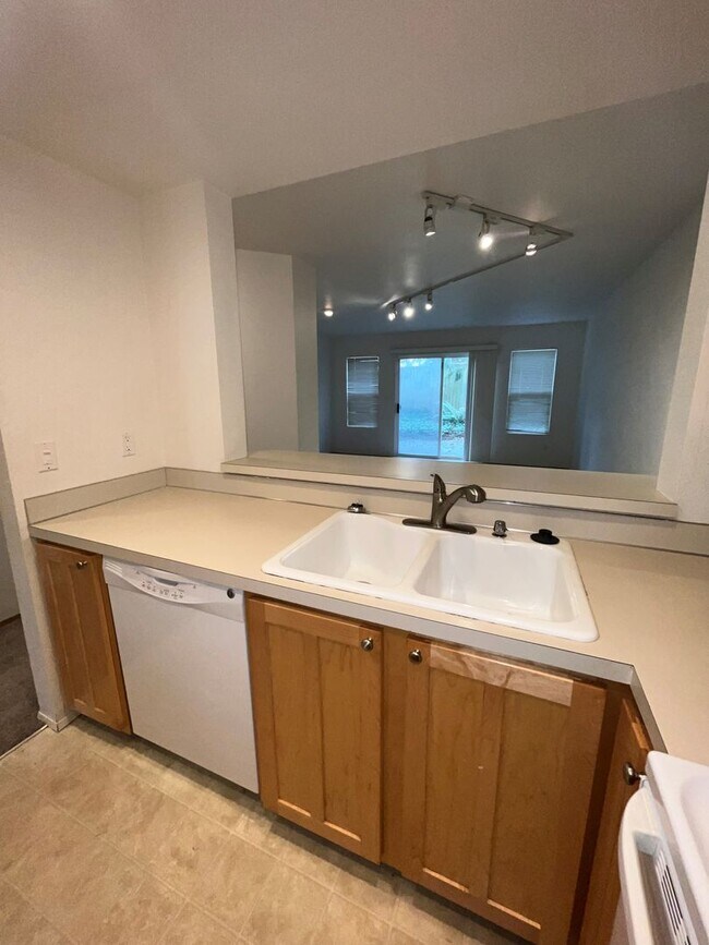 Foto del edificio - 447 - Townhome in Spectacular Location, 1 Car Attached Garage