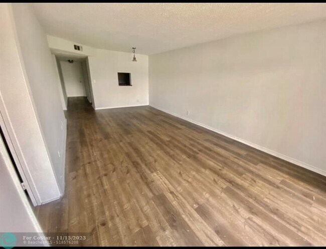 Building Photo - 7960 S Colony Cir