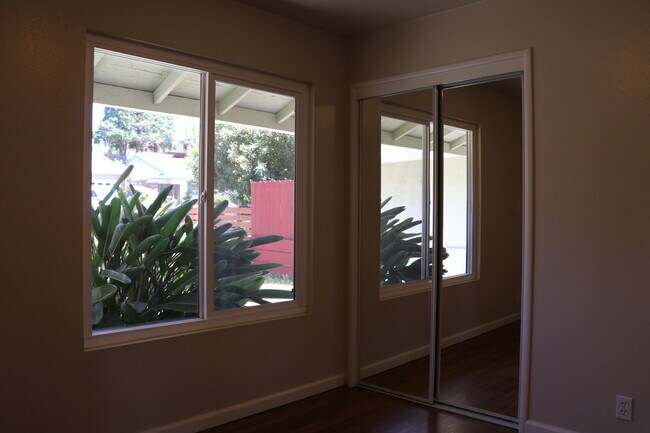 Foto del edificio - 335 Rollingwood Dr