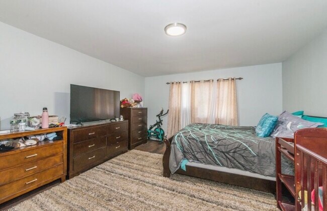 Master Bedroom - 937 S 2nd St