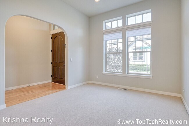 Building Photo - 4 br, 2.5 bath House - 6246 NE Ridgestone Ct