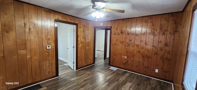 Building Photo - 3 Bed 1 Bath Home for Rent