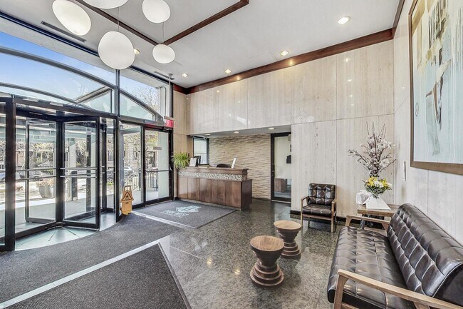 Foto del edificio - 444 W Fullerton Pkwy
