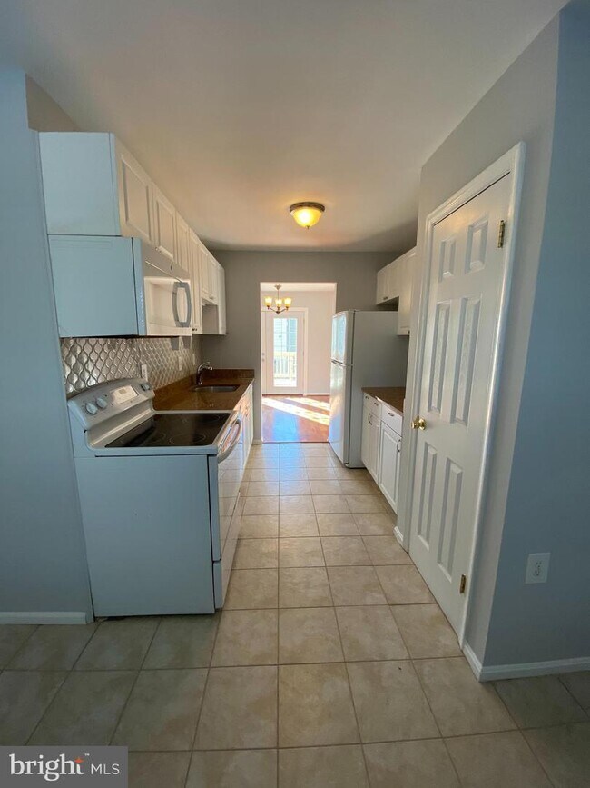 Building Photo - 10286 Quiet Pond Terrace