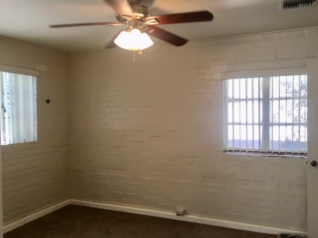 Foto del edificio - 2124 E 10th St