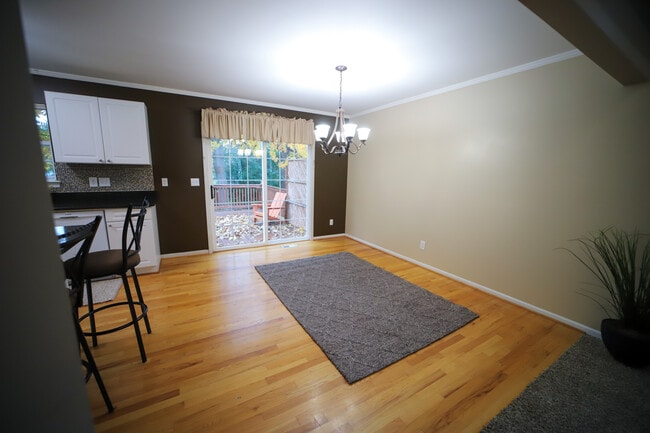 Photo - 417 Cambridge Dr House