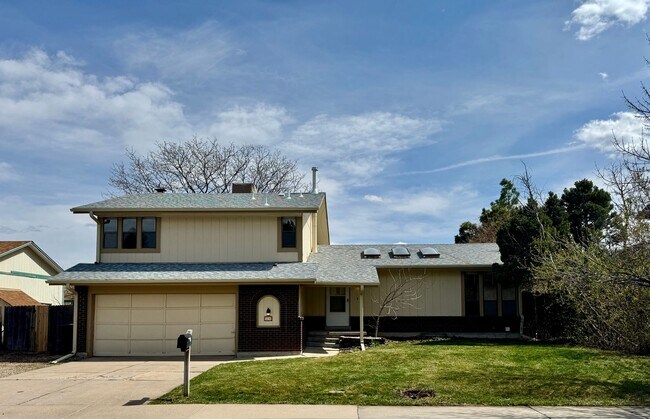 Foto del edificio - Beautiful 5 bedroom 2.5 bathroom home available NOW!!!