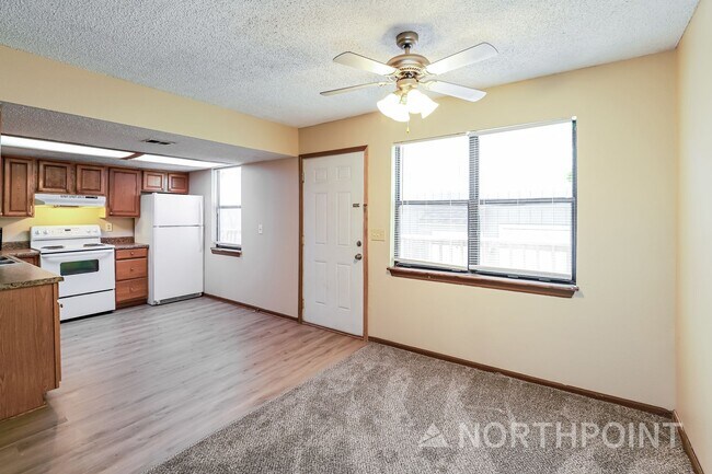Building Photo - Radiant Unit Townhome | 2 BR/1.5BA | 1-Car Garage |