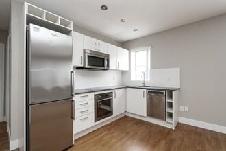 Building Photo - 81 Isabella St