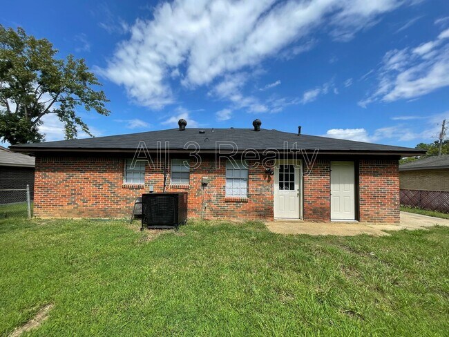 Building Photo - 3022 Montwood Dr