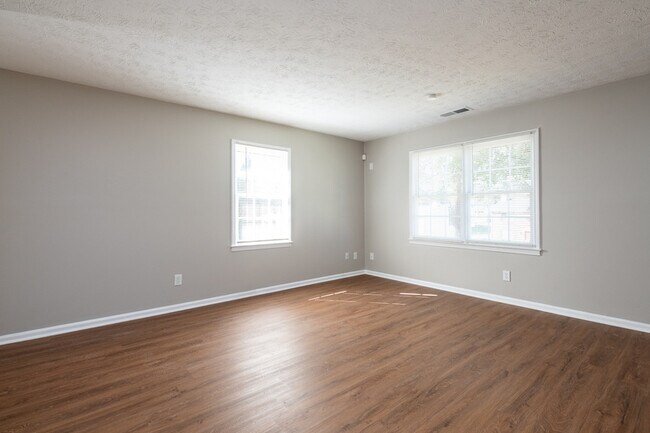 Building Photo - 561 Downing St