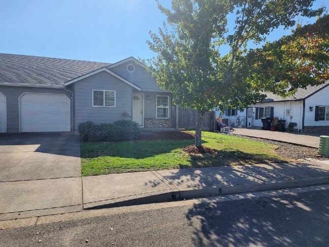 Building Photo - Newly updated 3-bedroom, 2-bathroom duplex...